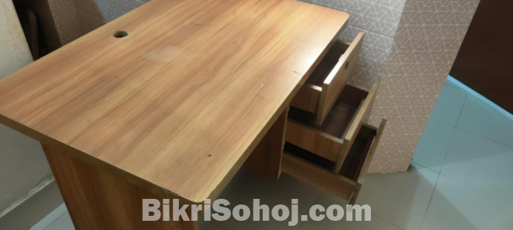 Computer Table Sell